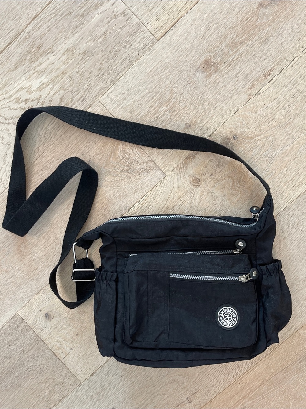ZHUOKU Black Crossbody Bag with Zip Pockets - Casual Everyday Carry